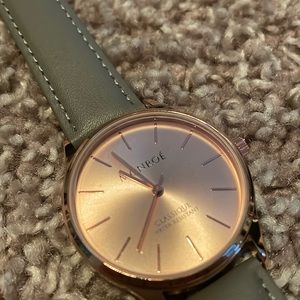 Monroe classique rose gold face plate w gray band never worn comes w Monroe bag